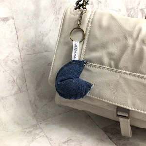 Denim Glückskeks Taschenanhänger, Glückskeks Schlüsselanhänger Geldbörse Charme, upcycled Denim Handtaschenanhänger, Plüschtier Denim Schlüsselanhänger