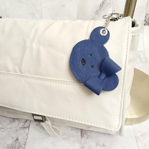 Ciondolo per borsa in pelle Bear Bow, ciondolo per borsa in pelle blu navy. Ciondolo per borsa, ciondoli con cerniera