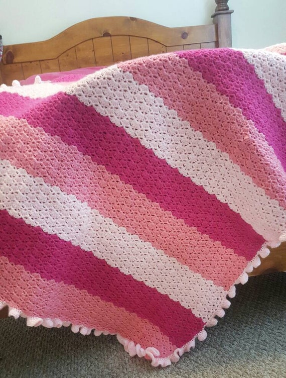 Pink crochet baby blanket. Baby girl 