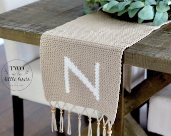 Virkat bordslöparemönster, bordslöpare med monogram, virkmönster, gör-det-själv-heminredning, inflyttningspresentidé, WESTON bordslöpare med monogram
