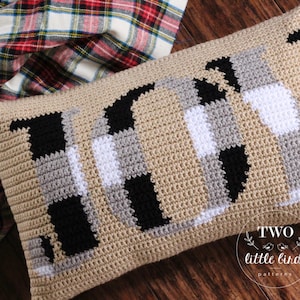 Christmas crochet pillow pattern, crochet pillow cover tutorial, buffalo plaid, buffalo check decor, intarsia crochet pattern, JOY PILLOW