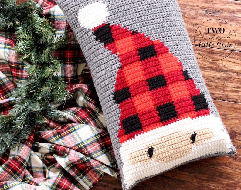 Christmas crochet pattern, Santa Claus pillow, crochet pillow cover pattern, buffalo plaid Christmas, buffalo check, PEEKING SANTA image 1