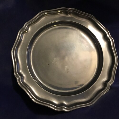 Marked Wilton Armetale Solid Cast Metal Pewter Finish Discontinued Queen Anne Pattern Fluted Edge Dinner Plate or Round Serving Tray