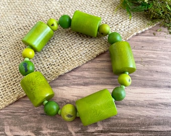 Green Tagua Nut Stretch Bracelet: Handmade Sustainable Jewelry