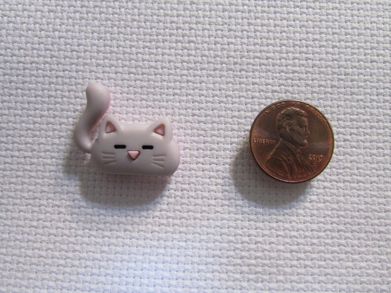 Kitty Faces Needle MinderMagnet
