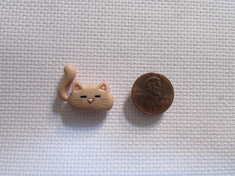 Kitty Faces Needle MinderMagnet