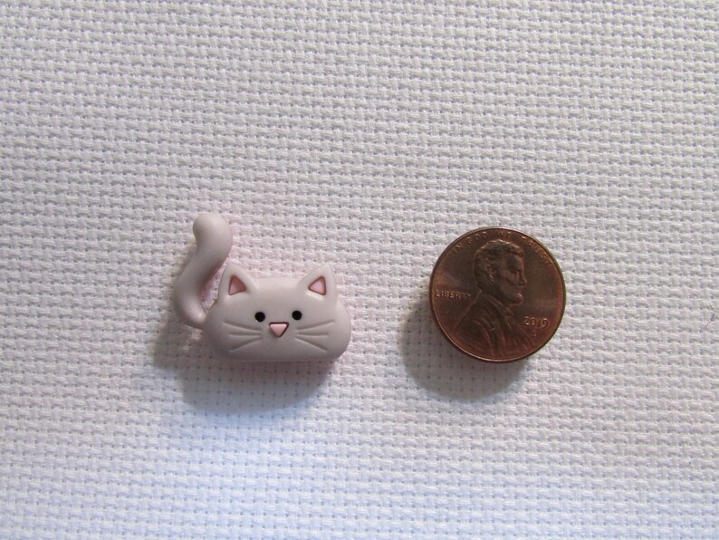 Kitty Faces Needle MinderMagnet