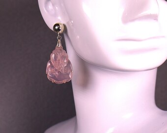 Orecchini pendenti vintage cinesi in argento sterling con quarzo rosa intagliato a mano.