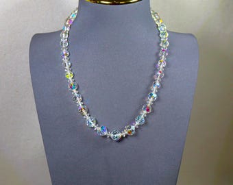 Collana vintage anni '50 con perline di cristallo effetto aurora boreale e chiusura in argento sterling.