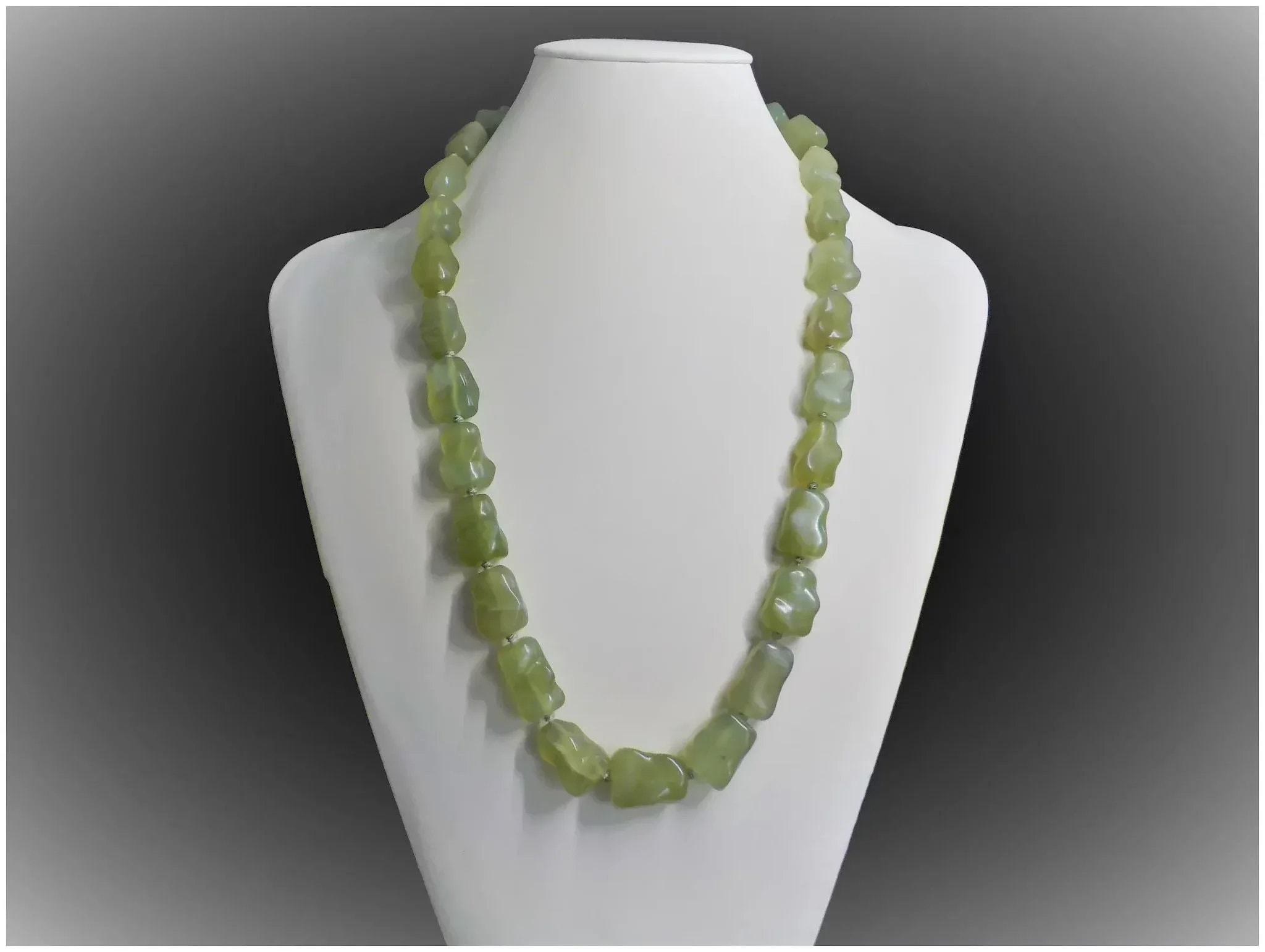 アンティーク 中国 グリーン ジェード Vintage 1930's Chinese Carved Green Jade Nugget Necklace - Etsy