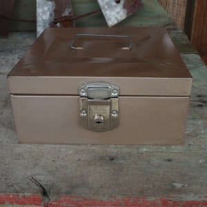 Vintage Lightweight Cash Box