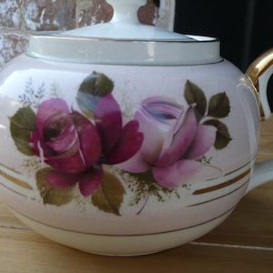 Sadler Tea Pot 3380, Light Pink and White, Pink Roses, Gold Band and Trim