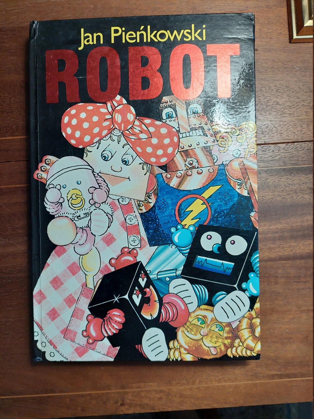 ROBOT Jan Pieńkowski Robot: Pienkowski, Jan: 9780440074595: Books - Amazon.ca