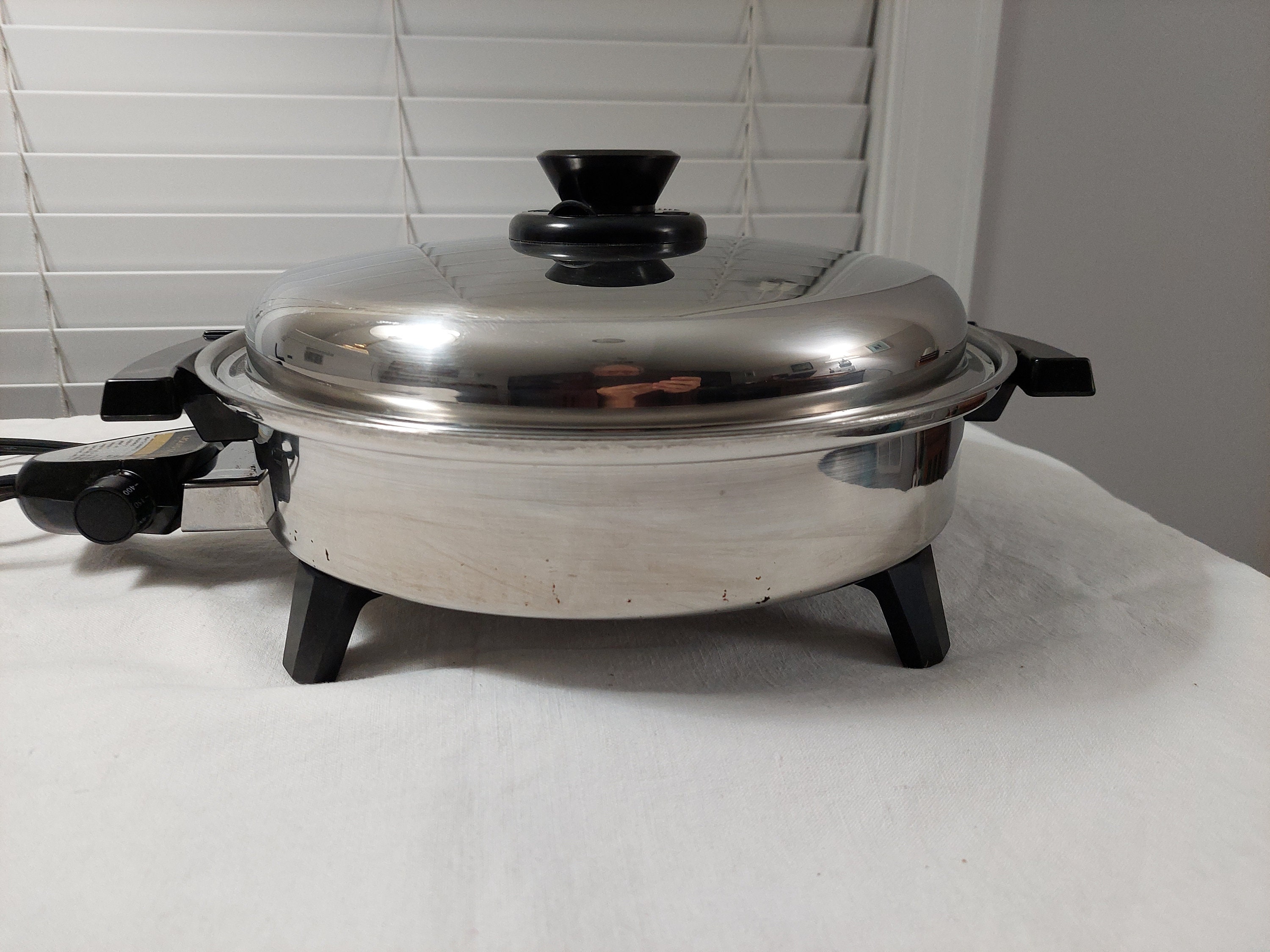 Vintage Electric Fry Pan hamilton Beach With Thermostat, Model HL29-3,  Circa 1960s, Very Good Vintage Condition. 