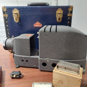 Romanslide Projector in Hard Case