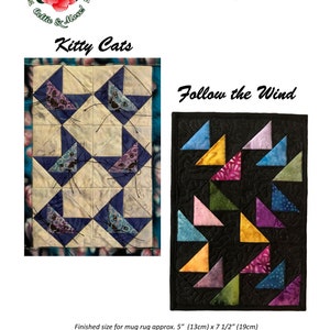 Pode incluir: Dois padrões de patchwork de papel para tapetes de caneca. O primeiro padrão é chamado de "Kitty Cats" e apresenta um design de rostos de gatos em triângulos azuis, roxos e brancos. O segundo padrão é chamado de "Follow the Wind" e apresenta um design de triângulos coloridos em um fundo preto. Ambos os padrões medem aproximadamente 5 polegadas por 7 1/2 polegadas.