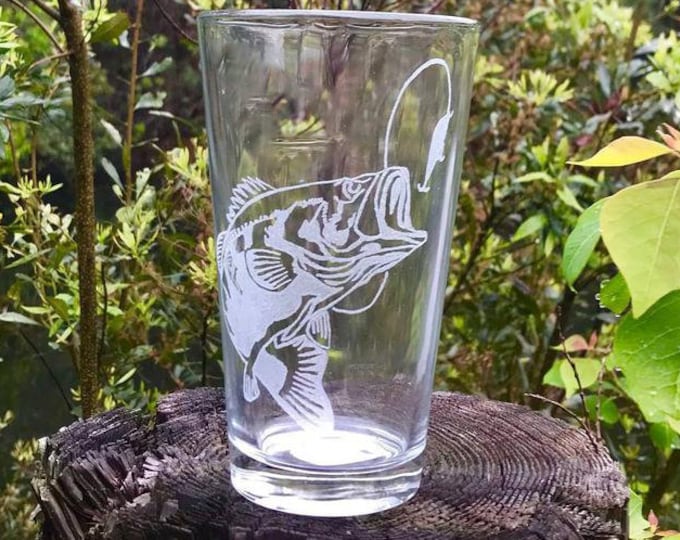 Engraved Big mouth bass fishing lure pint glass, Beer mug