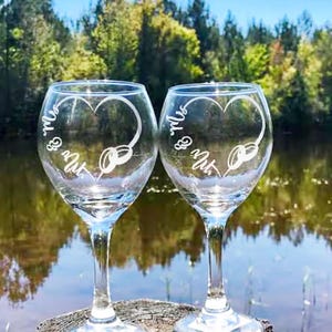 Engraved, Mr and Mrs wedding wine glass set, Anniversary wine glasses