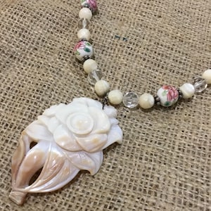 Mother of pearl floral necklace