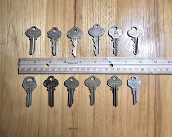 Vintage keys - looking for cool vintage keys? Here is a large lot to choose from Eagle Lark Independent Master Earle Corbin Curtis Star