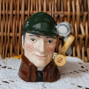 Mini Royal Doulton &quot; The Sleuth&quot; Ceramic Figure Mug 1972