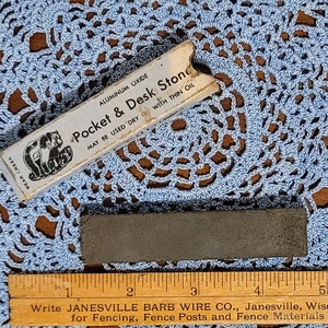 Vintage 1950er Jahre Bear Creek PD9 Aluminium Oxide Taschen- und Schreibtischstein - Schnellschneidend - Made in USA Abziehstein