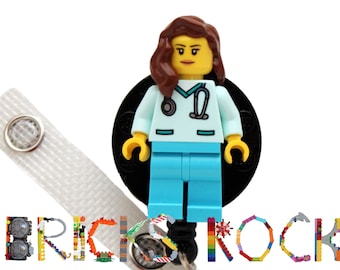 Bobine d'insigne d'infirmière docteur Aqua Scrubs fabriquée avec LEGO® Minifigure™ - Femme - Pédiatrie - Porte-badge d'identité