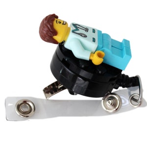 Bobine d'insigne d'infirmière docteur Aqua Scrubs faite avec LEGO® Minifigure™ Homme Pédiatrie Porte-badge d'identité image 3
