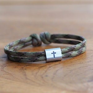 Verstellbares Jungenarmband aus Seil mit Silber-Schieber und geprägtem Kreuzsymbol Personalisierbar und in über 50 Farben erhältlich Bild 1