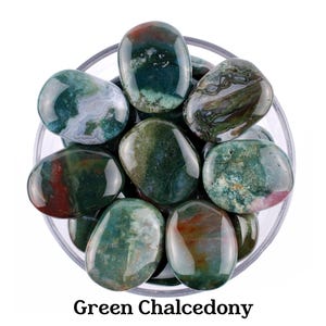 Piedra de palma de calcedonia verde, cristal de serenidad y corazón, gema para rituales de altar. imagen 1