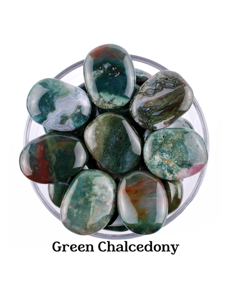 Piedra de palma de calcedonia verde, cristal de serenidad y corazón, gema para rituales de altar. imagen 1