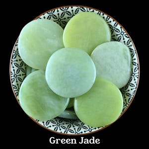 Pietra di palma di giada verde, pietra liscia di giada verde, giada verde, giadeite, segni zodiacali Sagittario, Toro, Bilancia, pietre, cristalli, regali, gemme