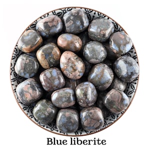 Blauer Liberit-Trommelstein, natürlicher Que Sera-Kristall für Energie und Synergiegeschenk