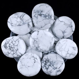 Witte howlietpalmsteen, witte howliet, palmstenen, gladde stenen, stenen, kristallen, rotsen, geschenken, edelstenen, edelstenen, dierenriemkristallen, gunst