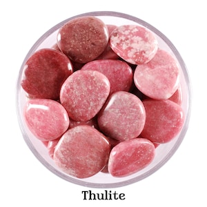 Piedra de palma Thulita, piedra lisa de Thulita, cristal para la pasión y la autoexpresión, piedra para la sanación de traumas y el chakra del corazón, energía vital.