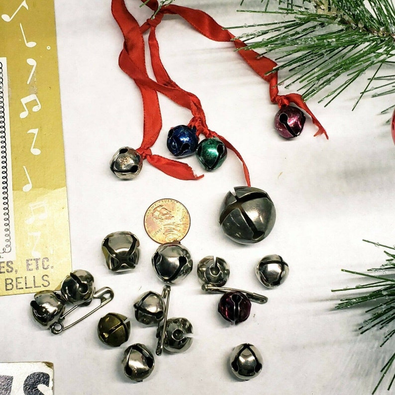 43 Vintage Christmas Jingle Bells Multi Color /& Silver Mini Original Cards
