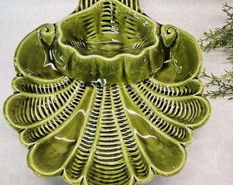 Plato de cerámica con forma de concha, estilo vintage MCM, color verde oliva, para salsa de patatas fritas, estilo tiki retro.