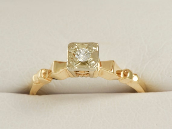 1940s - 50s  Estate 14K Yellow Gold Band, .05 ct … - image 6