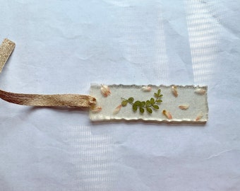 Pressed flower Resin Bookmark