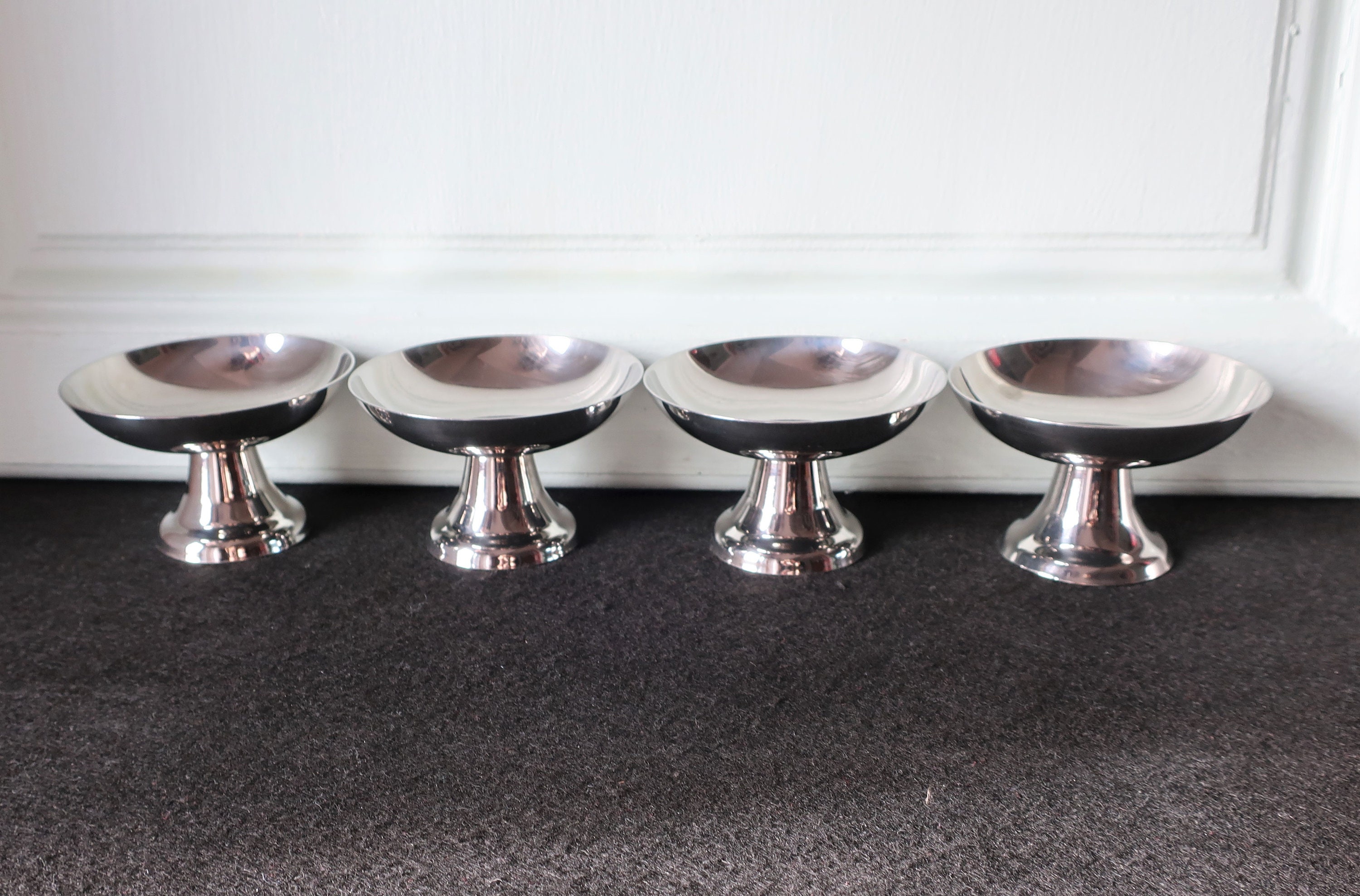 Lot de Quatre Coupelles à Sorbet ou Glace en Inox