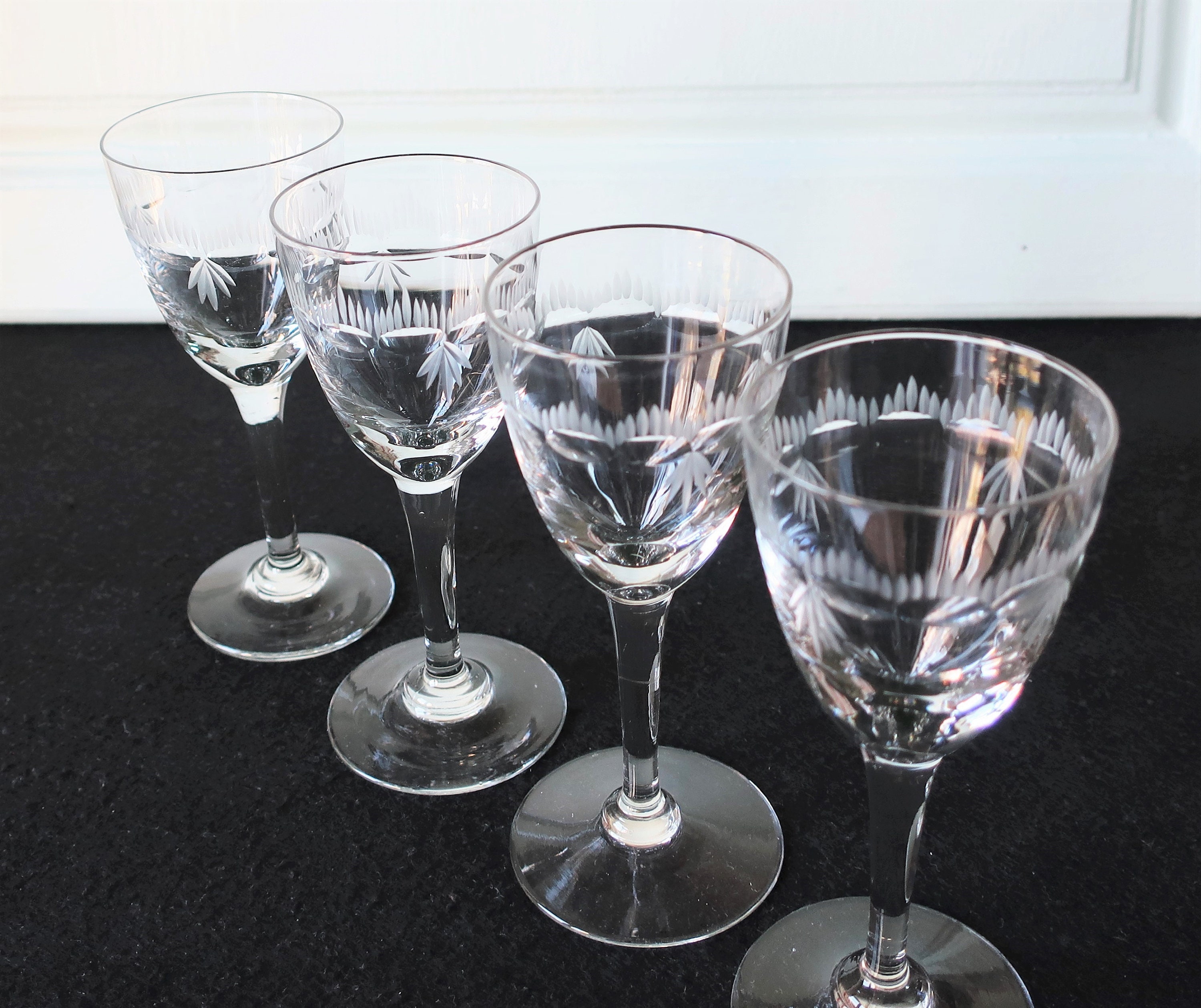 Lot de Quatre Verres à Vin ou Apéritif Vintage