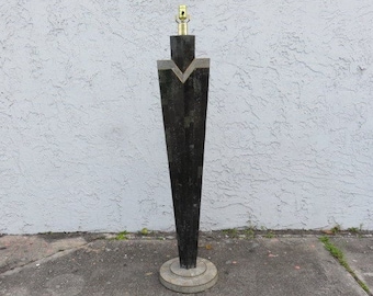 Maitland Smith Stehlampe mit Messingeinlagen, Mid-Century-Modern-Stil, hergestellt auf den Philippinen