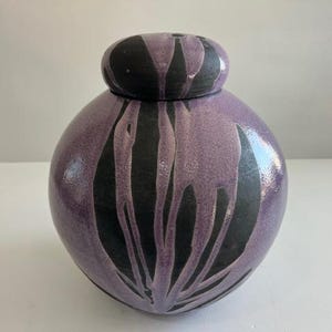 Cerámica de estudio esmaltada de mediados de siglo con tapa de Raku