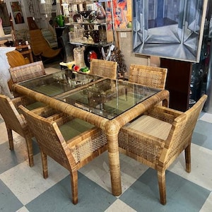 Mesa e cadeiras de vime Bielecky Brothers por Billy Baldwin Móveis de vime modernos de meados do século
