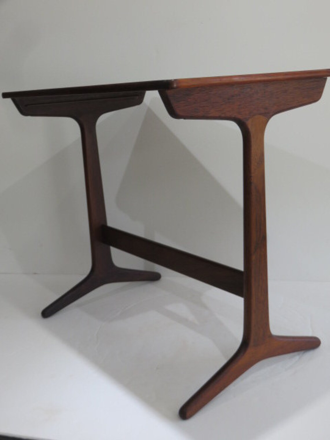 Mesa auxiliar de palisandro a mediados de siglo muebles | Etsy