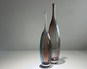 Kosta Boda Art-glazen vaten, Kjell Engman Tobago-collectie (set van twee)