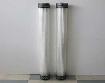 Art-Deco-Wandleuchten im Stromlinien-Stil, Paar, Mid-Century Modern, Kunststoff & Metall
