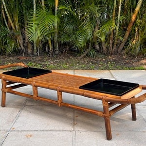 Mesa de centro o banco de ratán estilo pagoda de John Wisner para muebles modernos de mediados de siglo de Ficks Reed