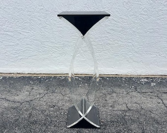 Pedestal de Lucite negro y transparente de estilo moderno de mediados de siglo.
