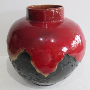 Grande ceramica da studio firmata Ellen Boyle, stile moderno di metà secolo.